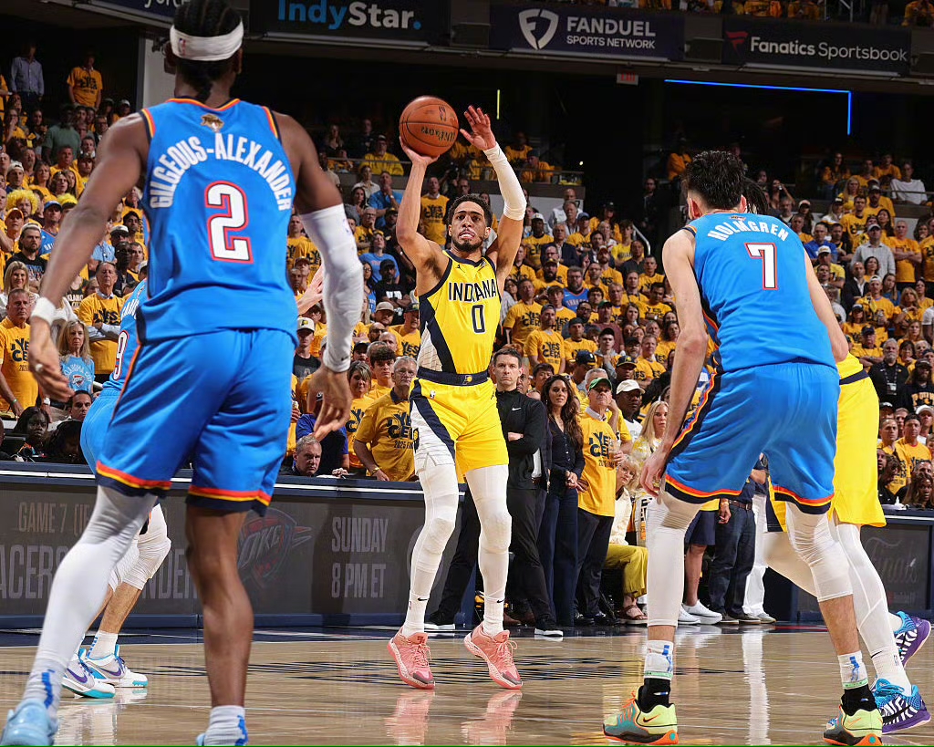 包含俄克拉荷马雷霆训练开放日；集结日扳平良机引欢呼；CBA常规赛在即；身体对抗强度拉满的词条