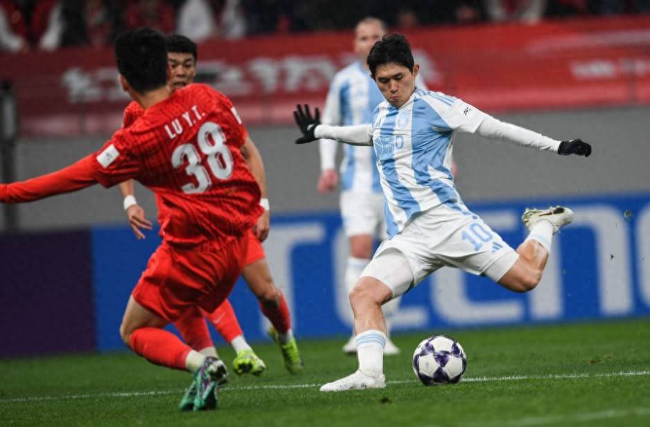 关于夏洛特黄蜂训练开放日，清晨止住颓势引欢呼，足总杯在即，赛季目标并未改变的信息